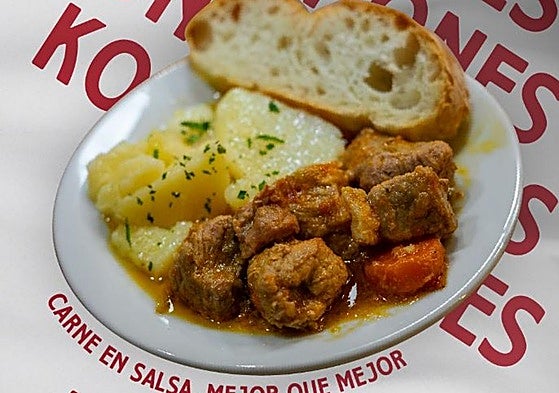 Tapa de carne en salsa del bar 'Konkohones'.