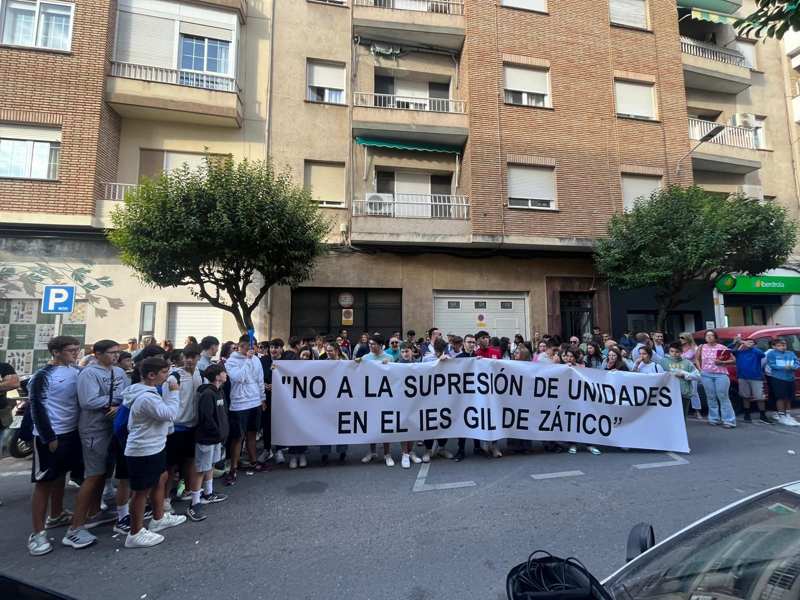 Protesta a las puertas de la Delegación de Educación.