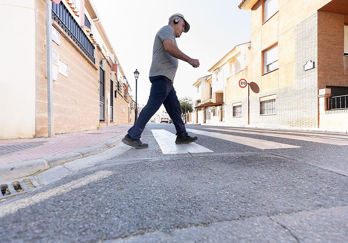 Calle Carmen de Burgos, de Armilla, una de las que se asfaltarán.