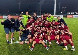 Los granadinos celebran el pase frente a los croatas en Dalian.