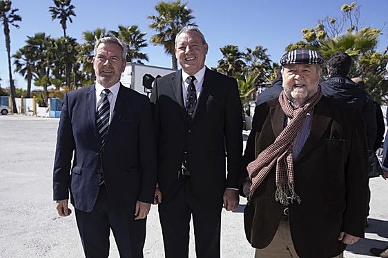 Los tres presidentes de la Autoridad Portuaria de Motril. García Fuentes, presidente desde 2019, Álvarez de la Chica (2014-2019) y el fallecido Ángel Díaz Sol, primer presidente del puerto.