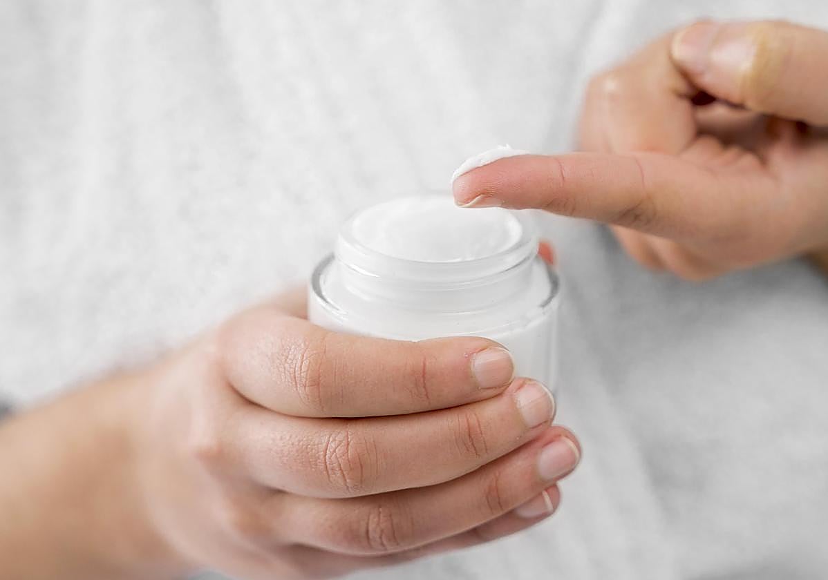 Retiran tres cremas por contener productos prohibidos para cosméticos