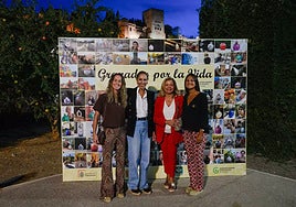 Las jugadoras Lauri Requena y Laura Pérez, junto a las responsables Enca Giménez y Mª Carmen Rodríguez.
