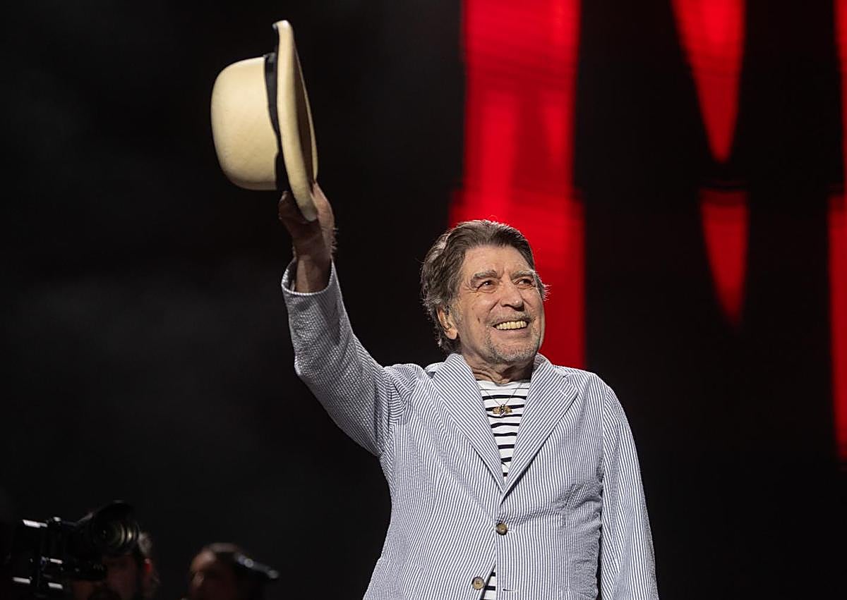 Imagen secundaria 1 - Distintas imágnes del concierto de Joaquín Sabina en Granada