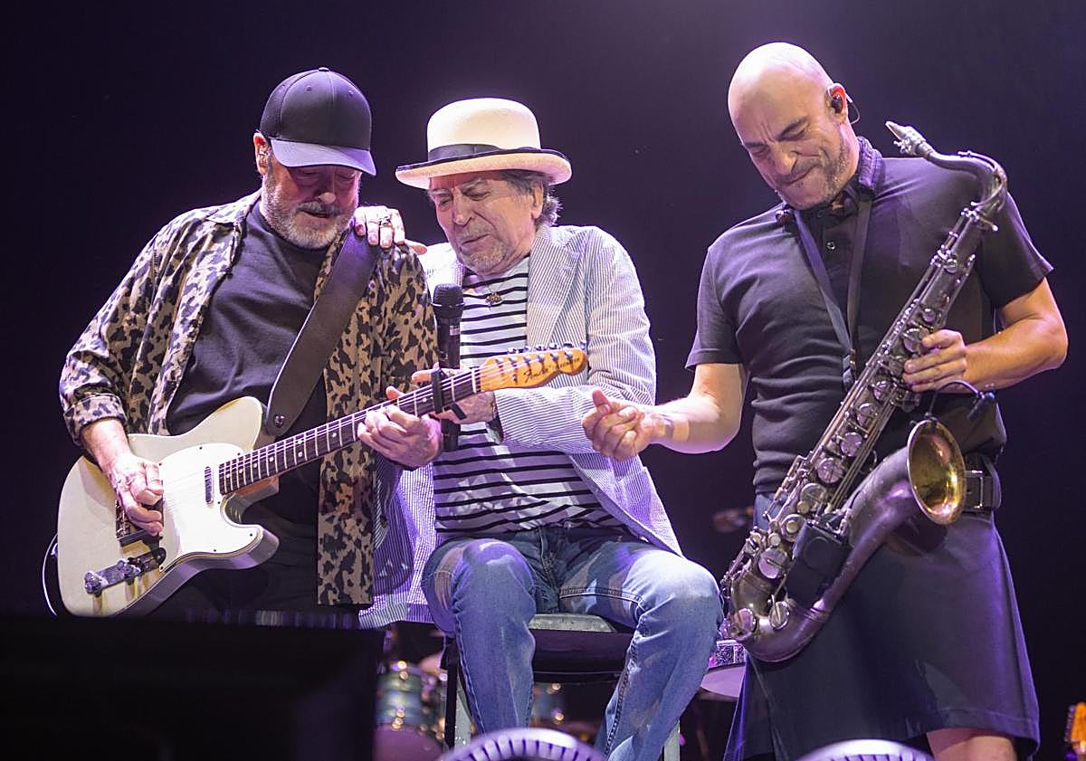 Imagen principal - Distintas imágnes del concierto de Joaquín Sabina en Granada