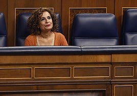 La vicepresidenta primera del Gobierno, María Jesús Montero, durante el pleno celebrado este miércoles
