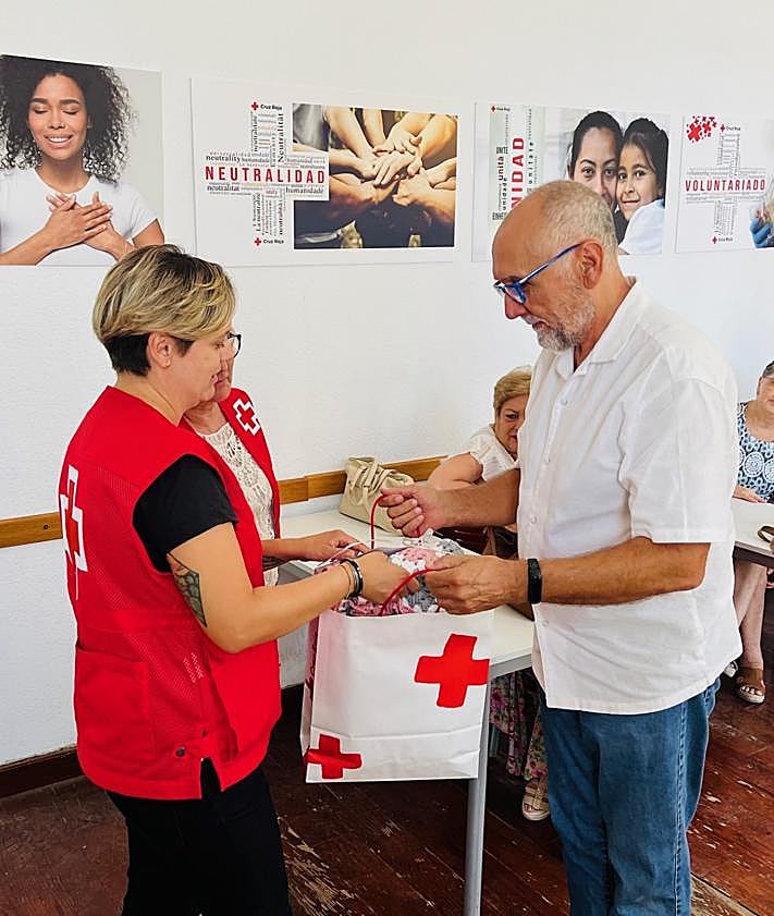 Imagen secundaria 2 - La solidaridad se teje a croché