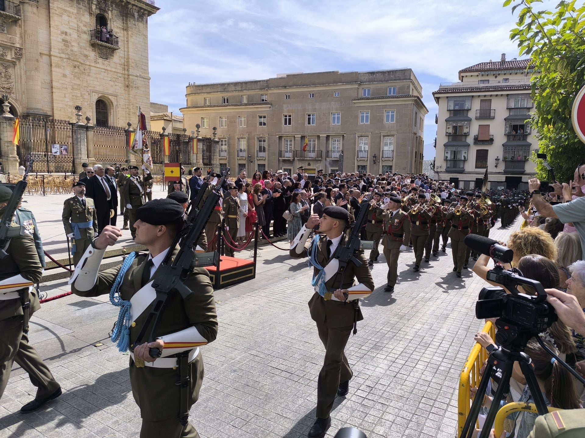 Las imágenes de los 450 civiles que juran bandera en Jaén