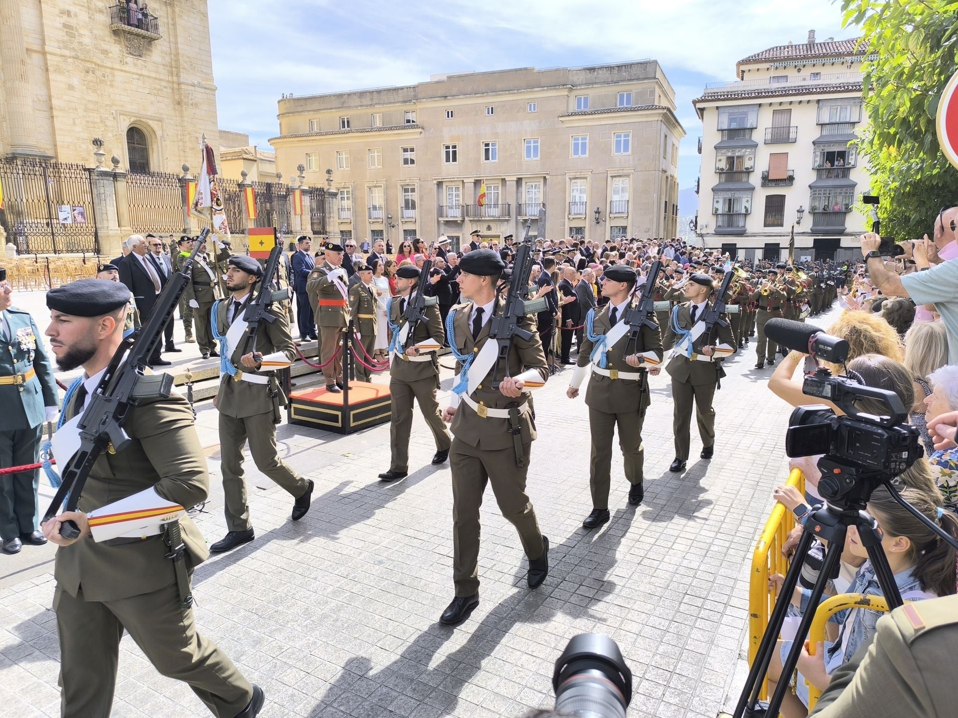 Las imágenes de los 450 civiles que juran bandera en Jaén