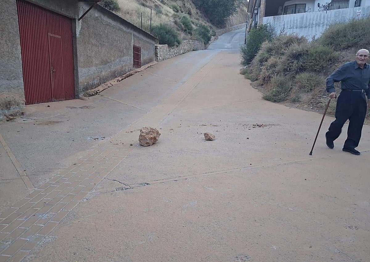 Imagen secundaria 1 - Rocas procedentes del nuevo desprendimiento. 