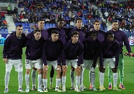 El once inicial del Granada en Huesca.