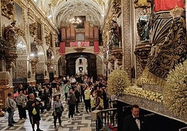Los peregrinos llegan a la Basílica a las seis de la mañana para la primera misa