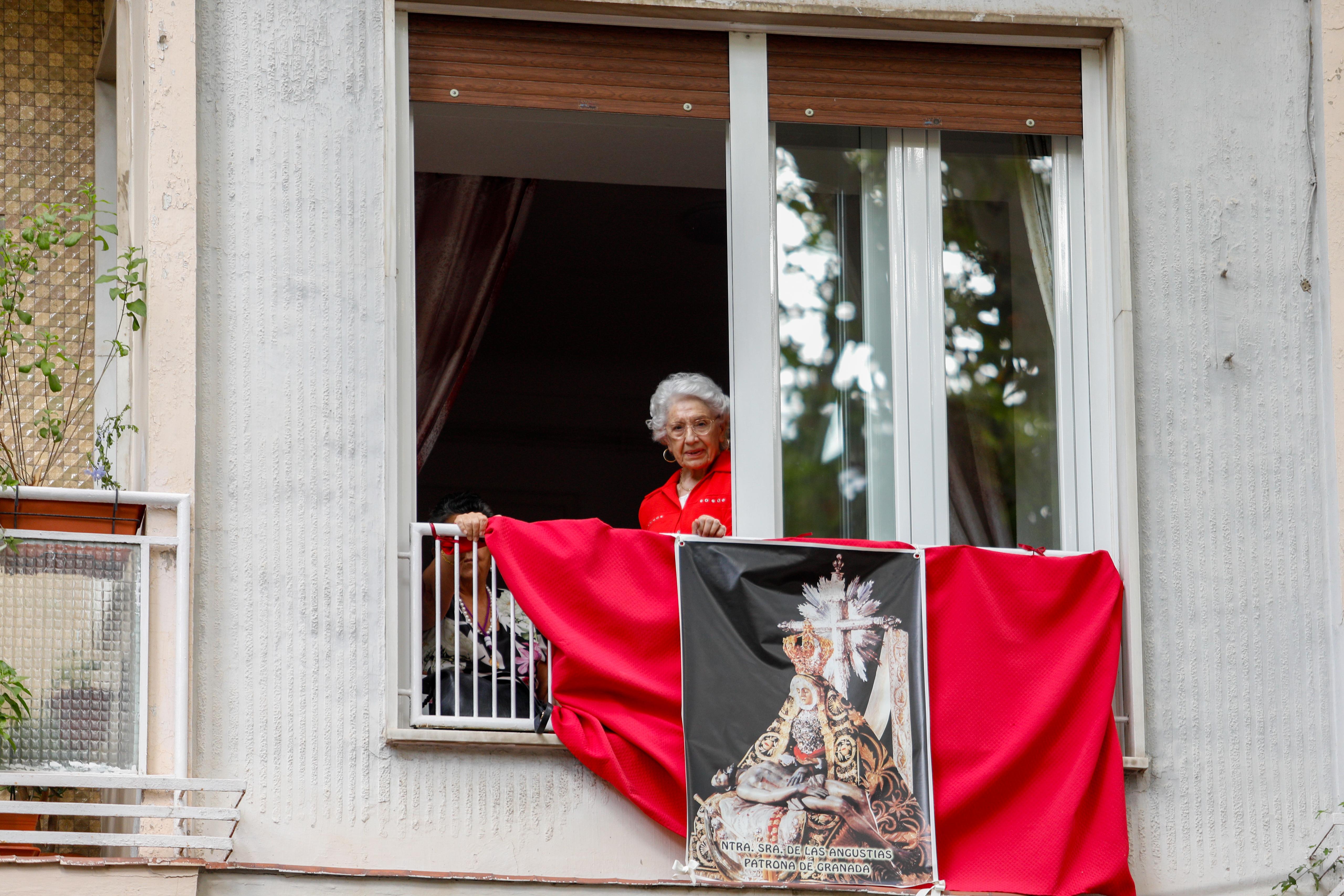 Las imágenes de la procesión de la Patrona por las calles de Granada
