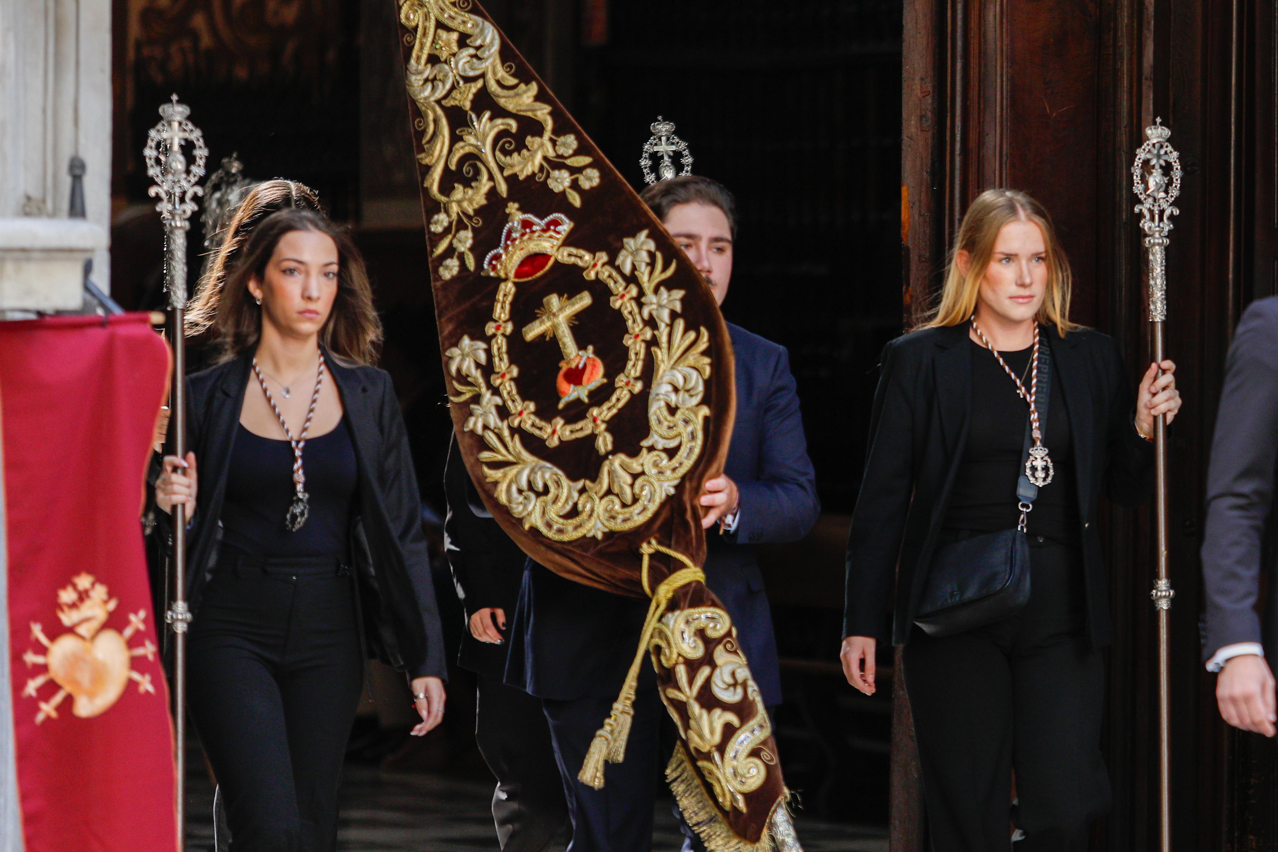 Las imágenes de la procesión de la Patrona por las calles de Granada