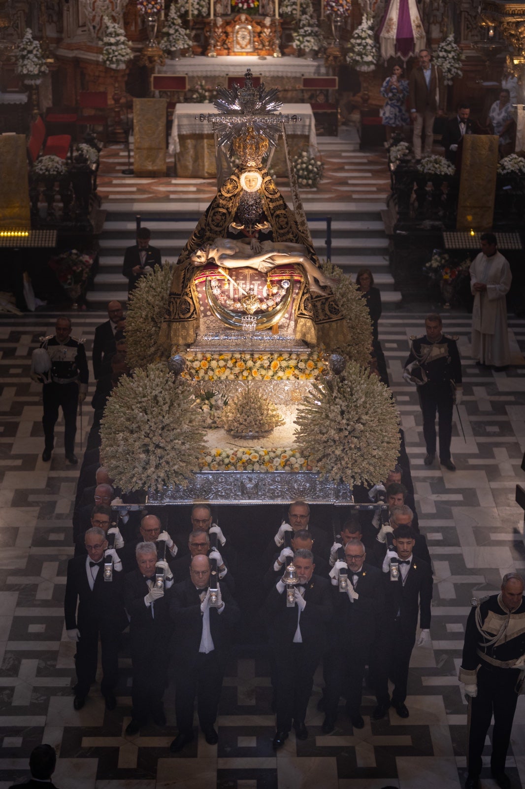 Las imágenes de la procesión de la Patrona por las calles de Granada
