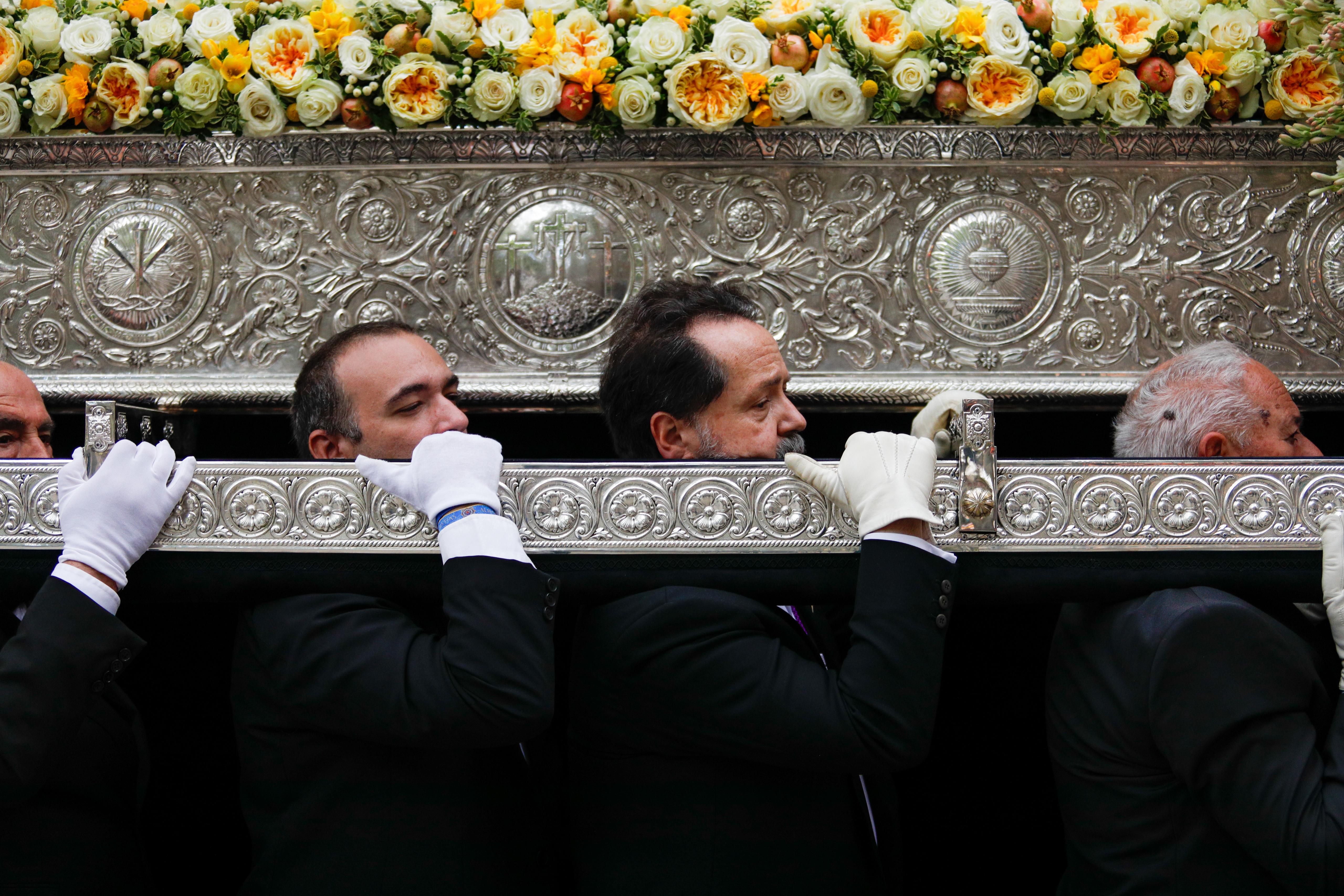 Las imágenes de la procesión de la Patrona por las calles de Granada