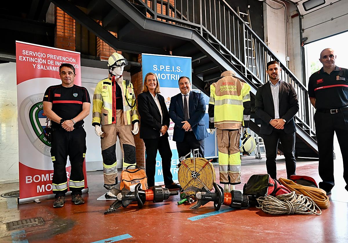 El diputado de Asistencia a Municipios y Emergencias, Eduardo Martos, ha señalado que «entendemos que invertir en estos profesionales es invertir en la seguridad y tranquilidad de todos los granadinos y granadinas»