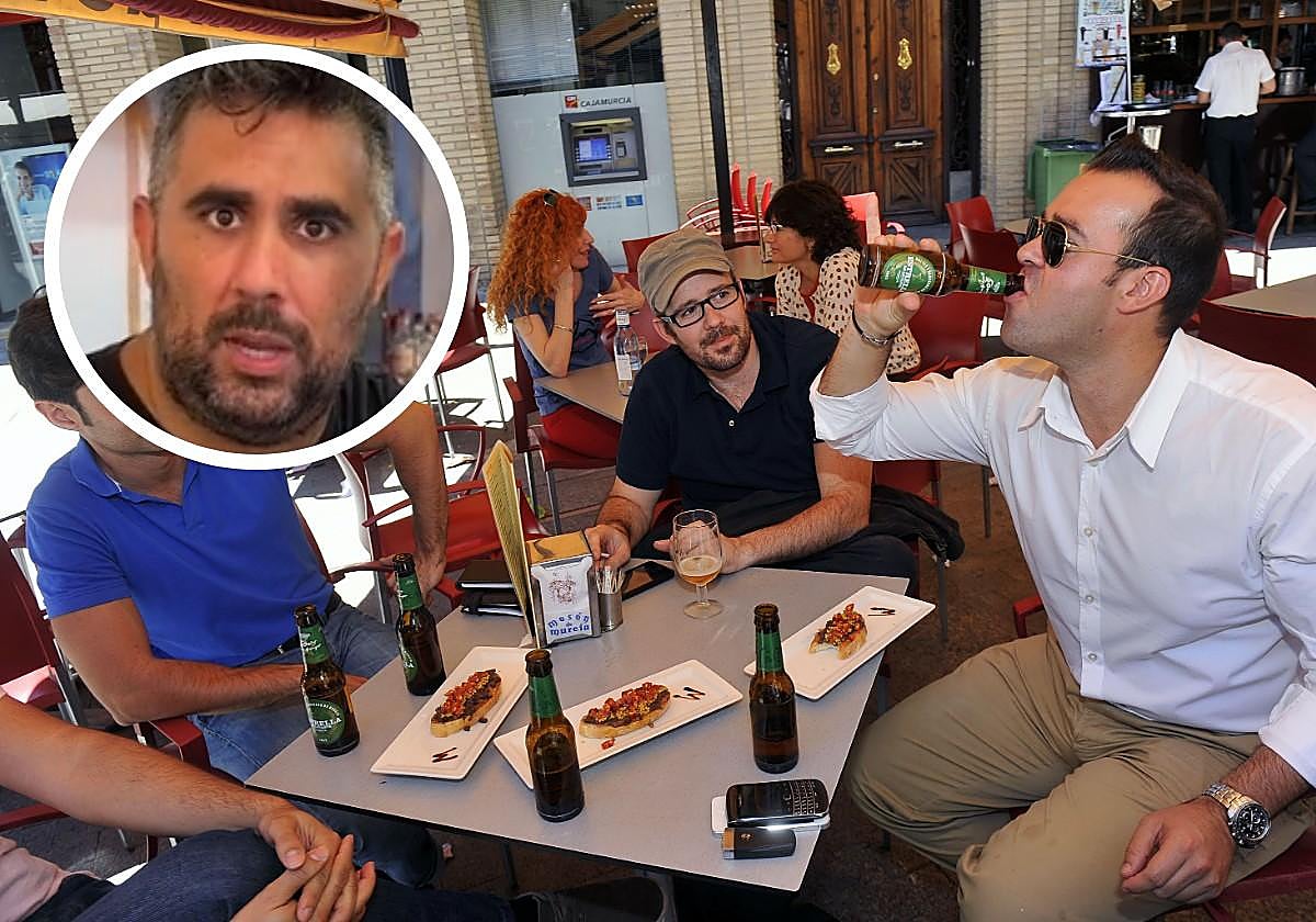 Este camarero corrige la forma de beber cerveza: «No toméis quintos ni tercios»