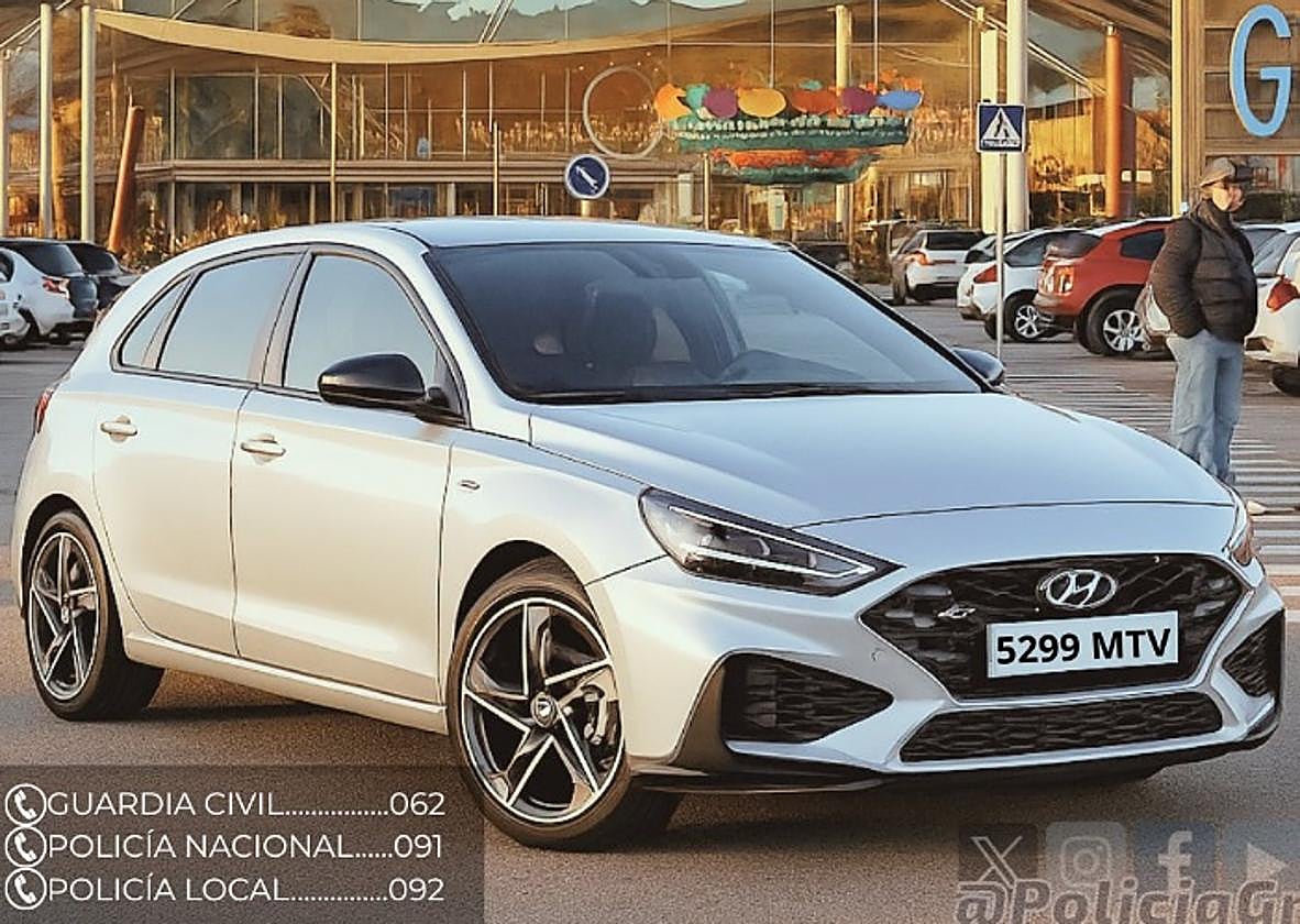 Le roban su coche en el Centro Comercial Granaita y pide ayuda para encontrarlo.