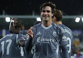 Pedro Alemañ celebra su gol en El Alcoraz.