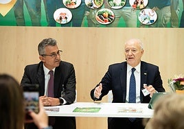 Alejandro Monzón y Joan Mir durante la rueda de prensa.