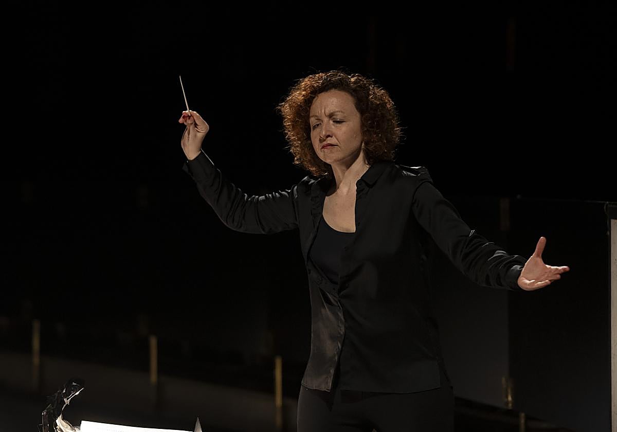 Lucía Marín empuña la batuta.