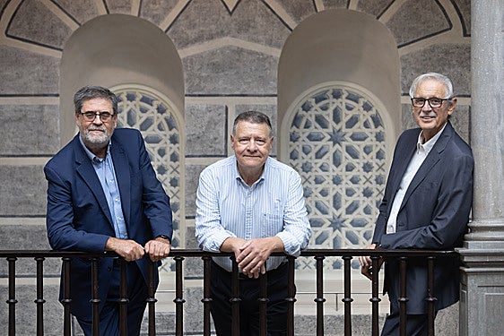 Antonio López, Jordi Sevilla y Antonio María Claret, ayer en Granada.