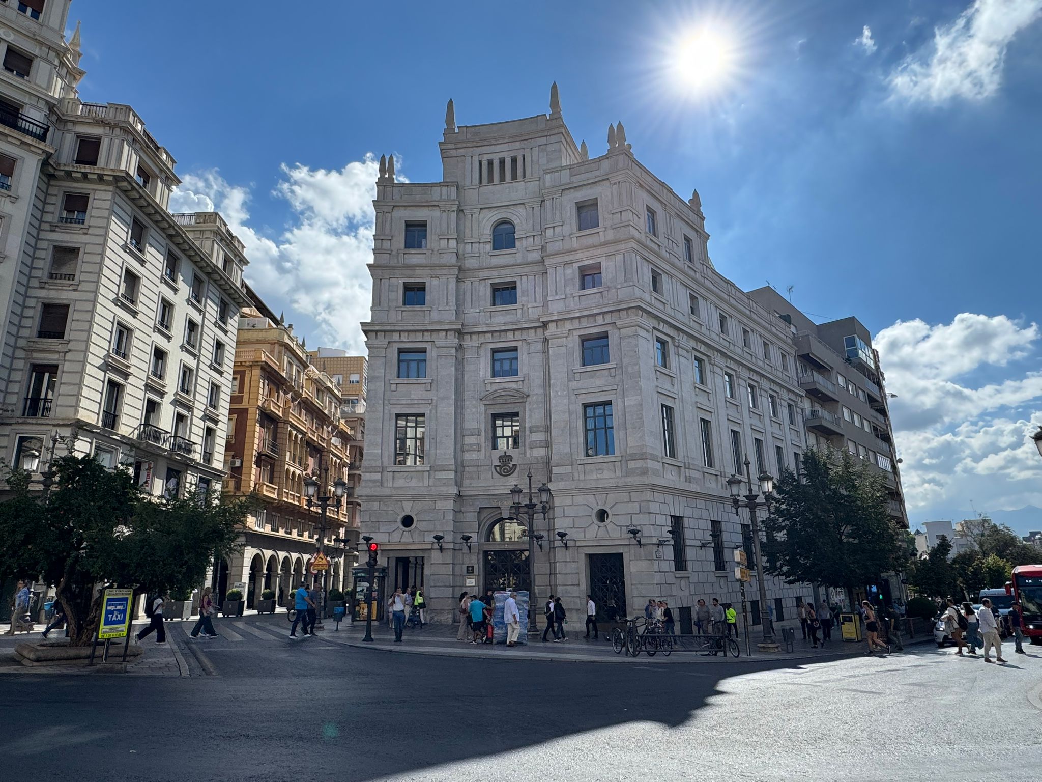 El incendio en el edificio de Correos, en imágenes