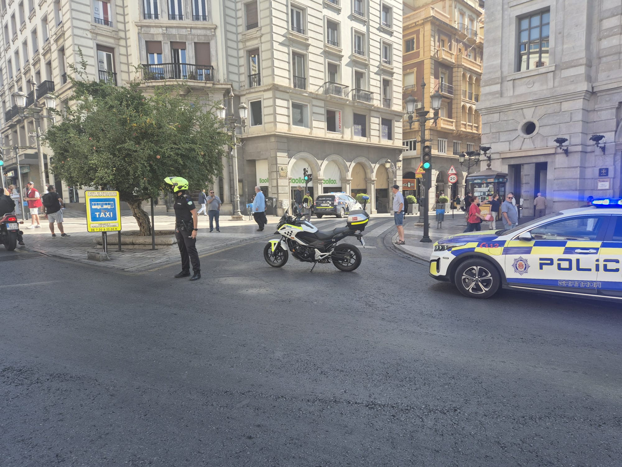 El incendio en el edificio de Correos, en imágenes