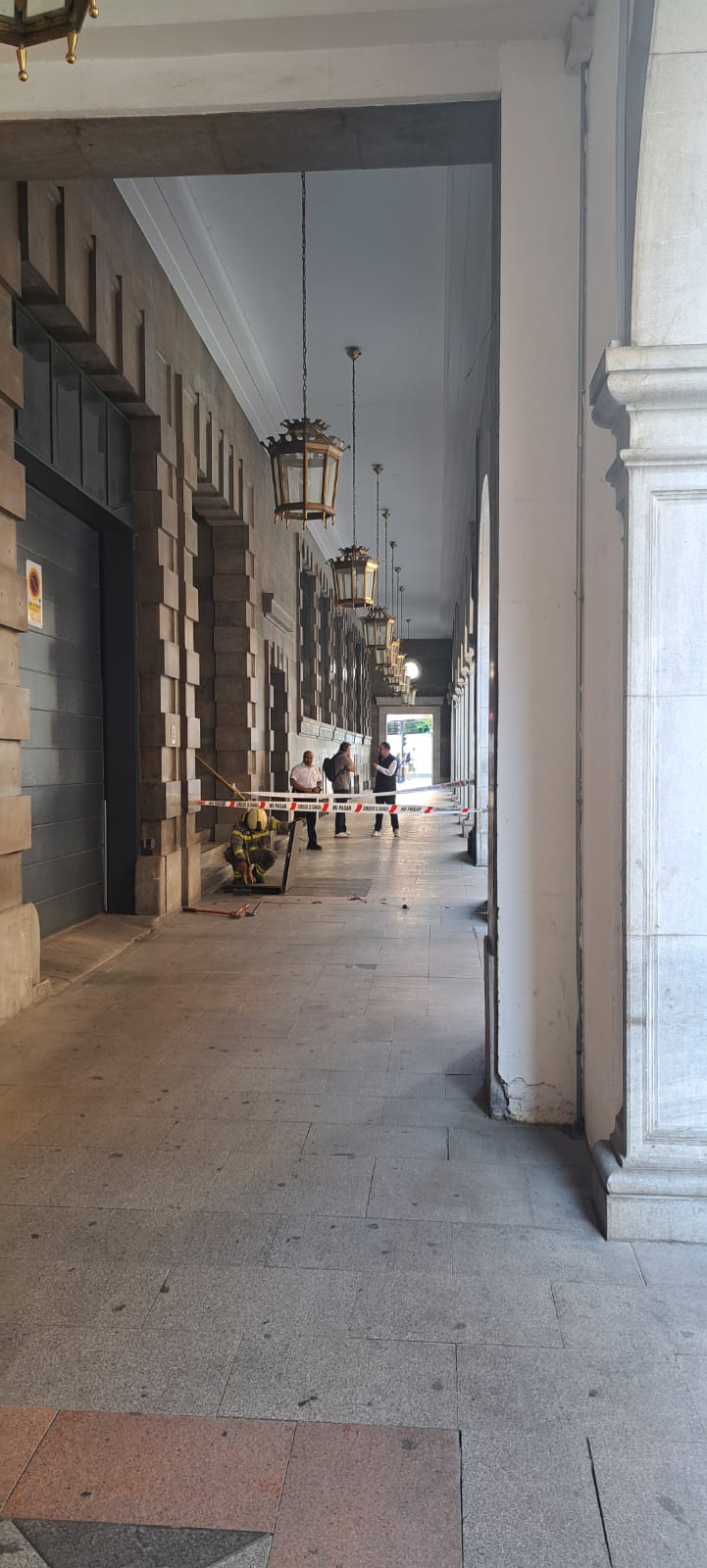 El incendio en el edificio de Correos, en imágenes