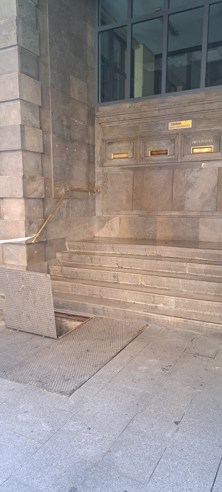 El incendio en el edificio de Correos, en imágenes