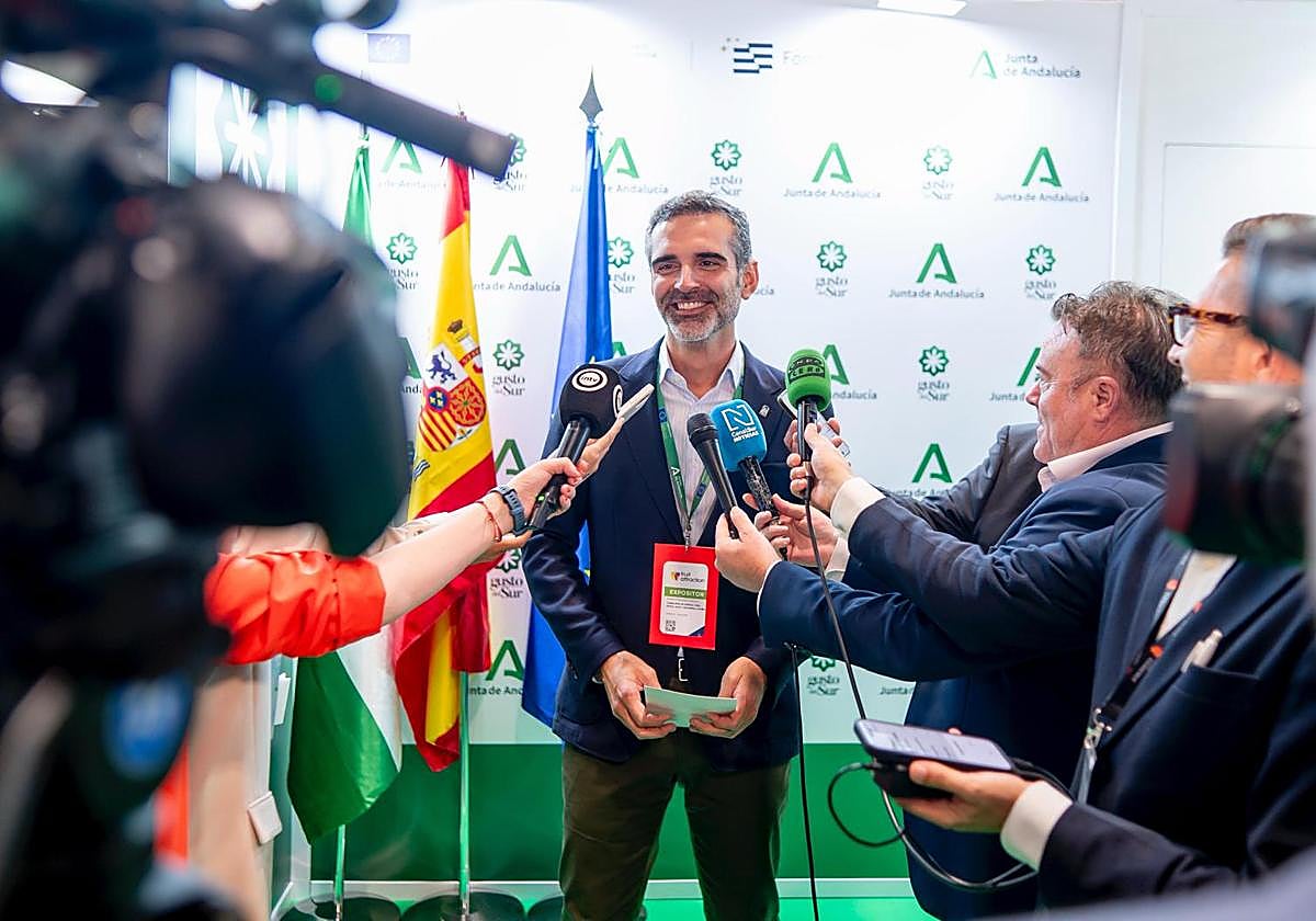 El consejero de Agricultura, Pesca, Agua y Desarrollo Rural, Ramón Fernández-Pacheco