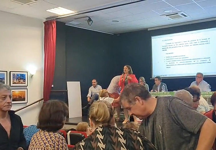 Tensión en Cervantes por la reforma de la avenida.