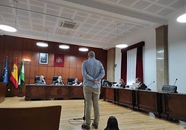 El acusado en la sala de vistas, durante el juicio.