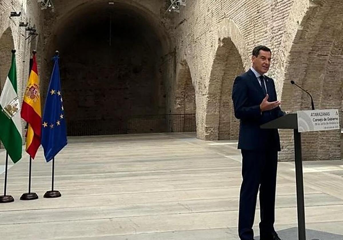 Juanma Moreno, tras el Consejo de Gobierno celebrado en las Reales Atarazanas de Sevilla.