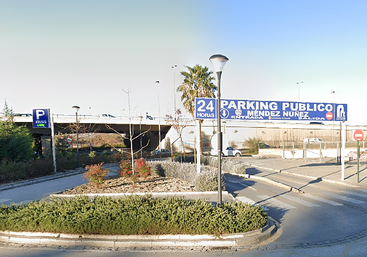 El parking de Granada que tiene una salida con restricciones de la ZBE y otra libre