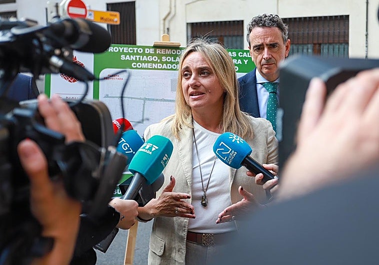 Marifrán Carazo destaca que la actuación, incluida en el Plan de Obras, permitirá una «Granada más accesible», con calles más seguras, mejor iluminadas y sin barreras arquitectónicas.