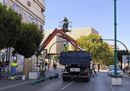 Corte de tráfico en la calle Virgen de la Cabeza.