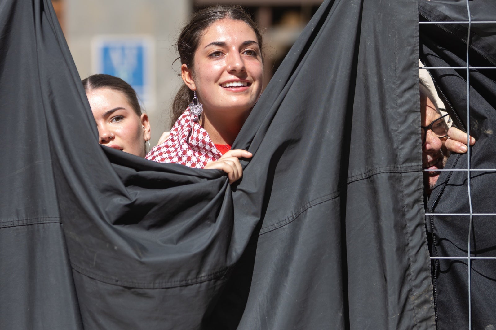 Las imágenes de los Javis en la Plaza de Santa Ana rodando para su nueva película