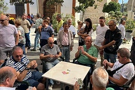 El 'pellejo', el juego de cartas que solo se juega en este pueblo de Granada