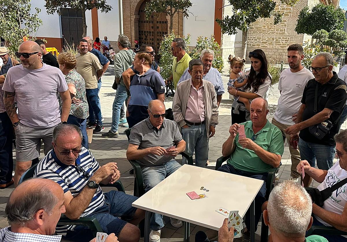 El 'pellejo', el juego de cartas que solo se juega en este pueblo de Granada