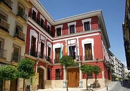 Acceso al Ayuntamiento de Loja