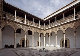 La UGR saca a licitación la restauración del Patio de los Mármoles por 800.000 euros