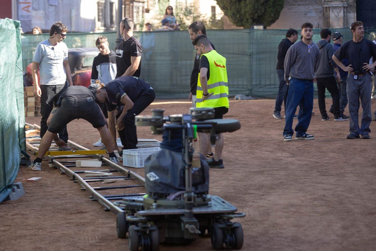Las imágenes de los Javis en la Plaza de Santa Ana rodando para su nueva película