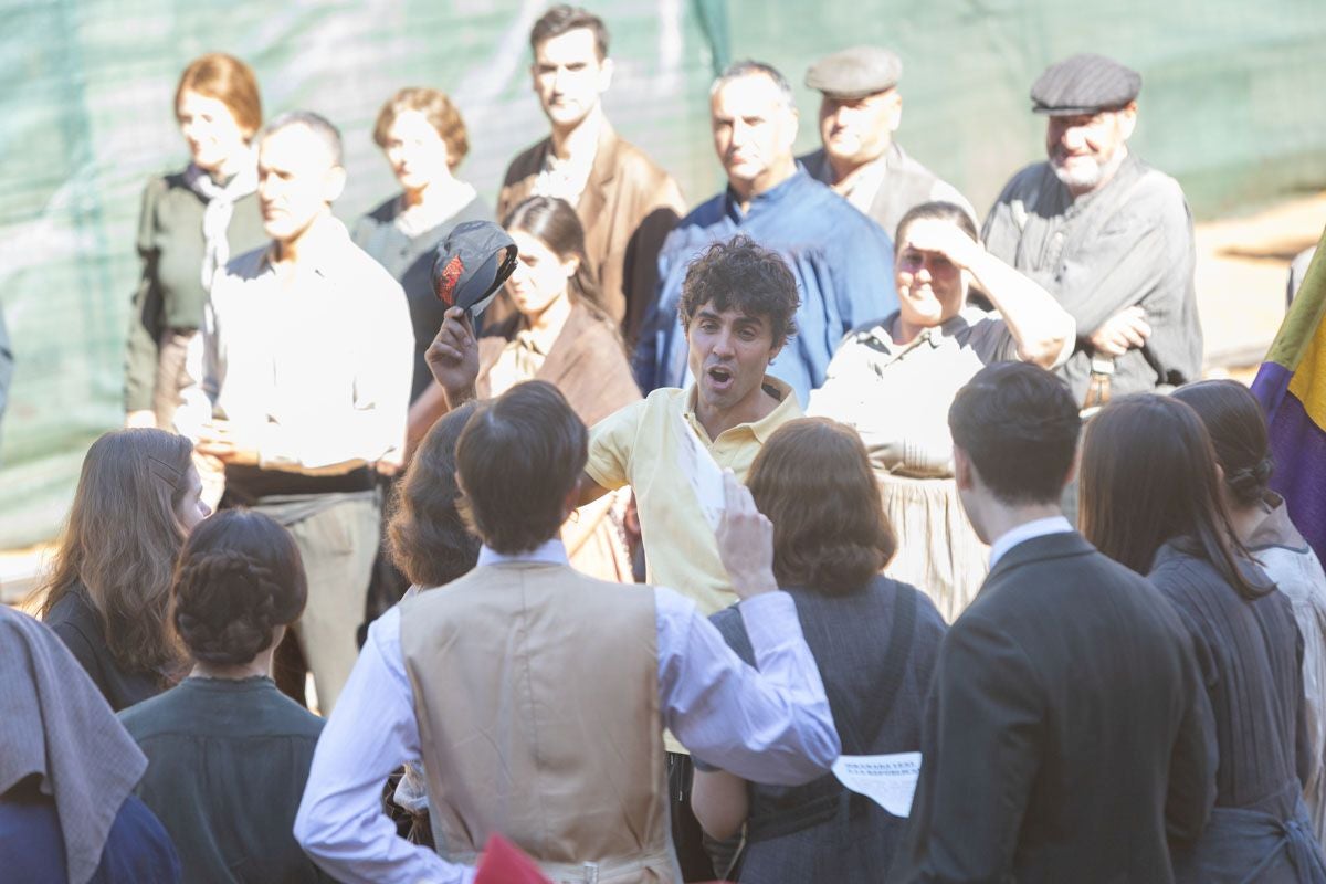 Las imágenes de los Javis en la Plaza de Santa Ana rodando para su nueva película