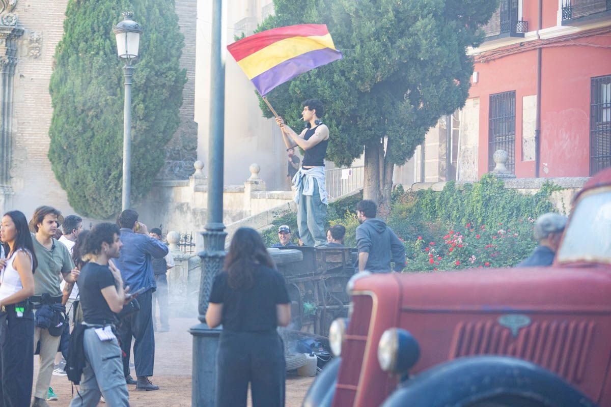 Las imágenes de los Javis en la Plaza de Santa Ana rodando para su nueva película