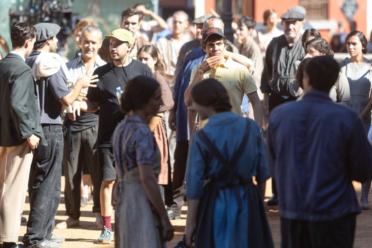 Las imágenes de los Javis en la Plaza de Santa Ana rodando para su nueva película