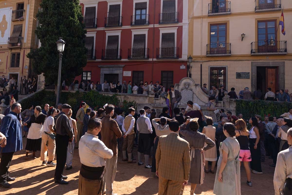 Las imágenes de los Javis en la Plaza de Santa Ana rodando para su nueva película