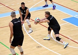 Villalba: «Todos queremos jugar y todos podemos entrar»