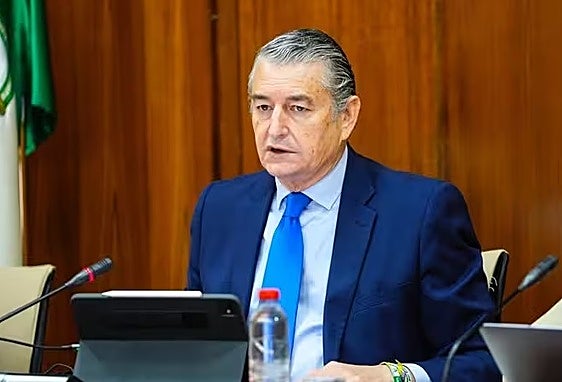 El consejero de la Presidencia, Interior, Diálogo Social y Simplificación Administrativa, Antonio Sanz, este jueves en el Parlamento